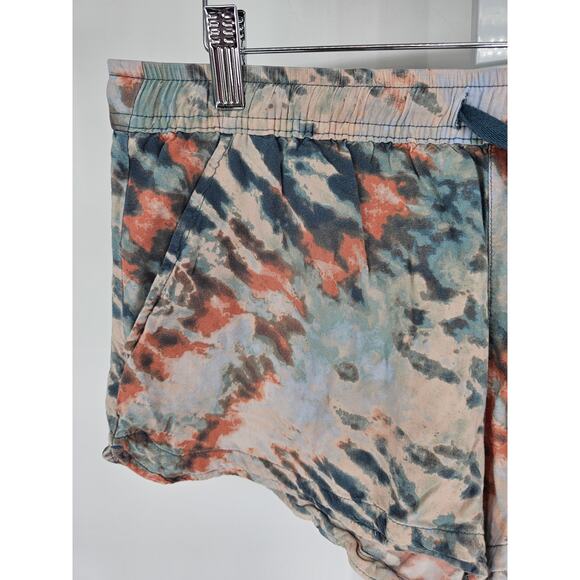 SO Juniors Sz L Low Rise Soft Shortie Sweatshorts Shorts Tie Dye - Picture 2 of 4